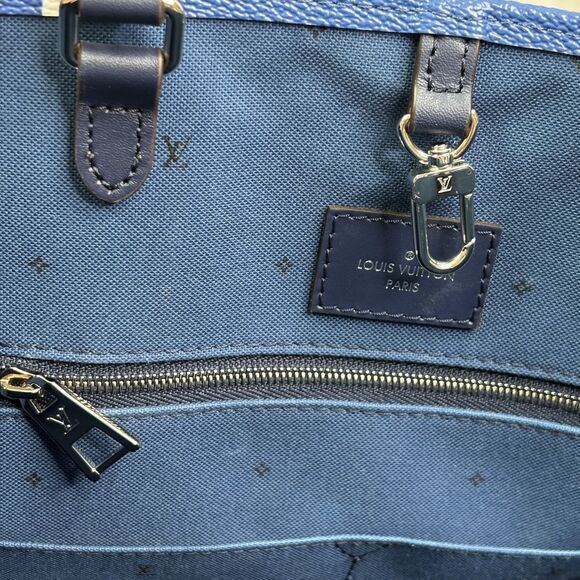 Louis Vuitton OnTheGo Escale GM Tote Bag - Picture 10 of 15